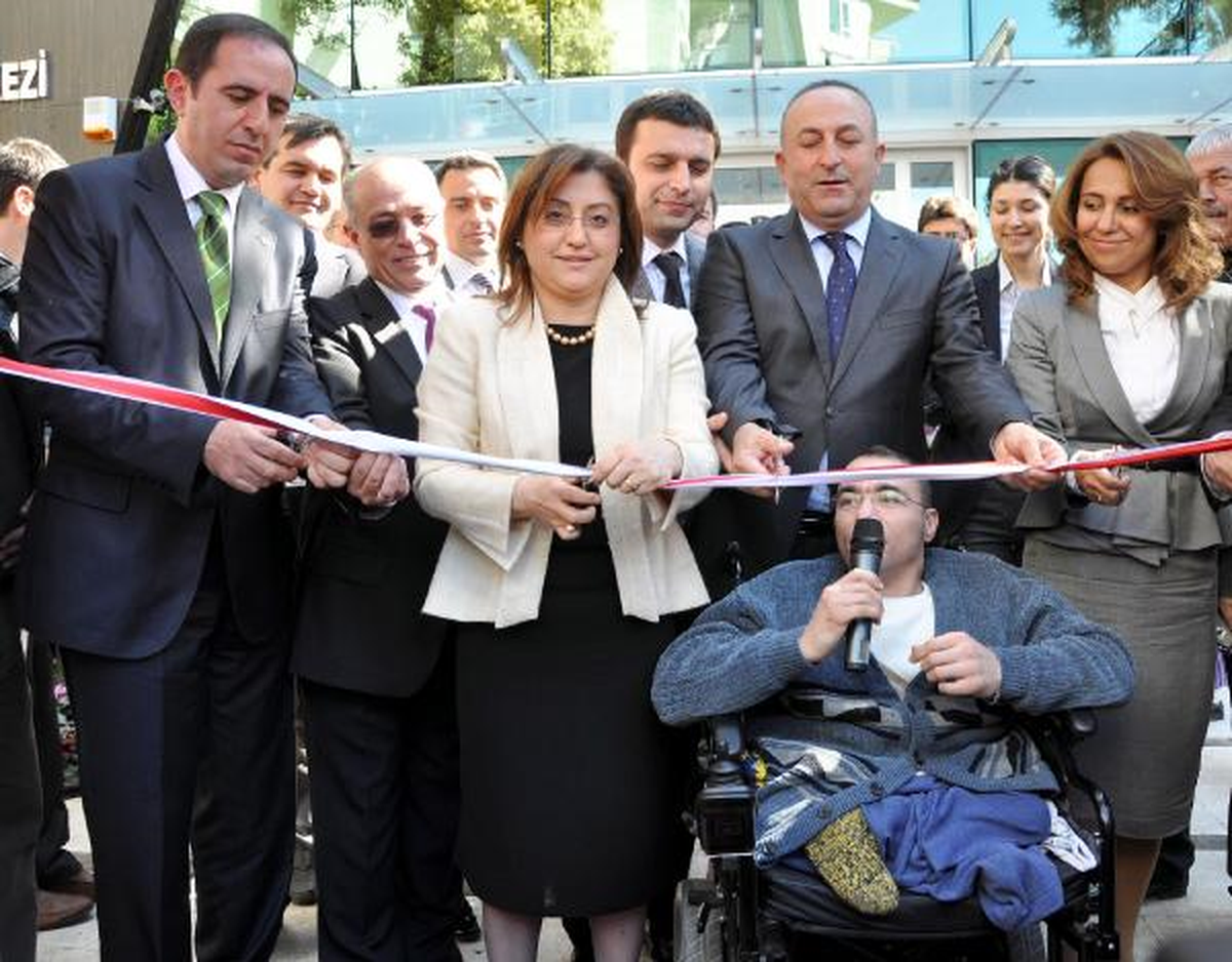Bakan Şahin Antalya\'da Golf Eğitimi Alan Yurt Çocuklarını Ziyaret Etti (2)