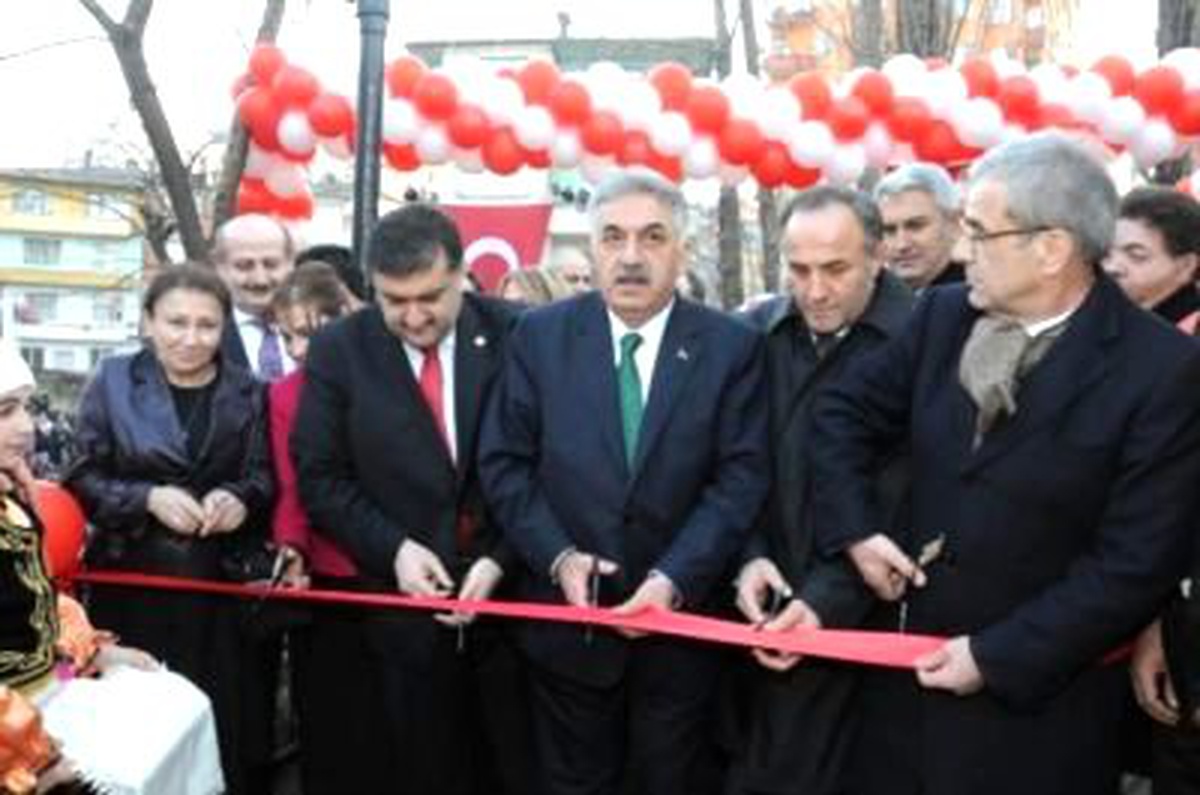 Bakan Yazıcı, Rize'de Kentsel Dönüşüm Projesi Merkezi'nin Açılışını Yaptı