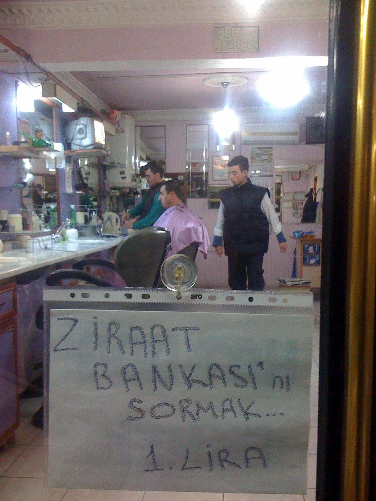 Berberden İlginç Not: "Adres Sormak Bir Lira"