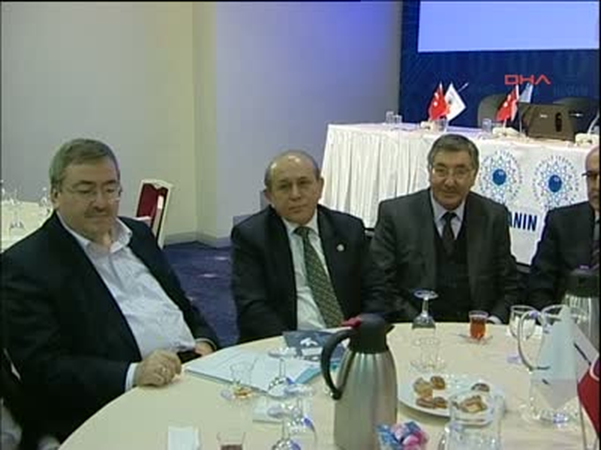 Burhan Kuzu : "Bizim Tek Başımıza Anayasa Yapacak Gücümüz Yok"