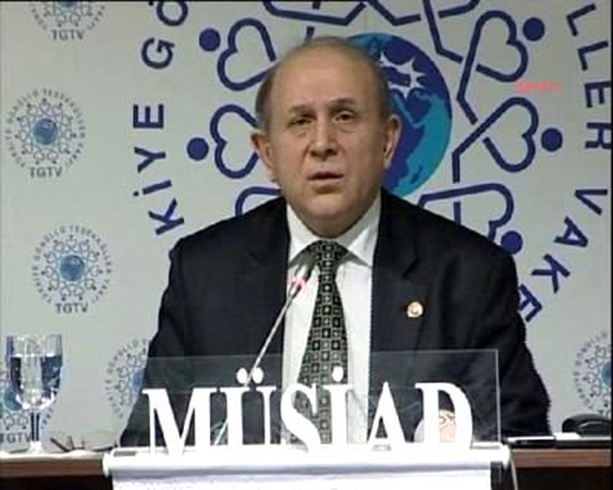 Burhan Kuzu : "Bizim Tek Başımıza Anayasa Yapacak Gücümüz Yok"