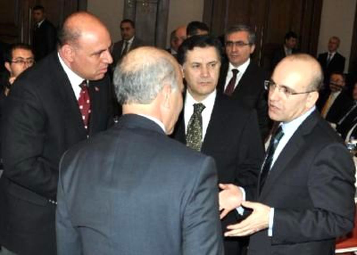 Cari Açık Daralıyor