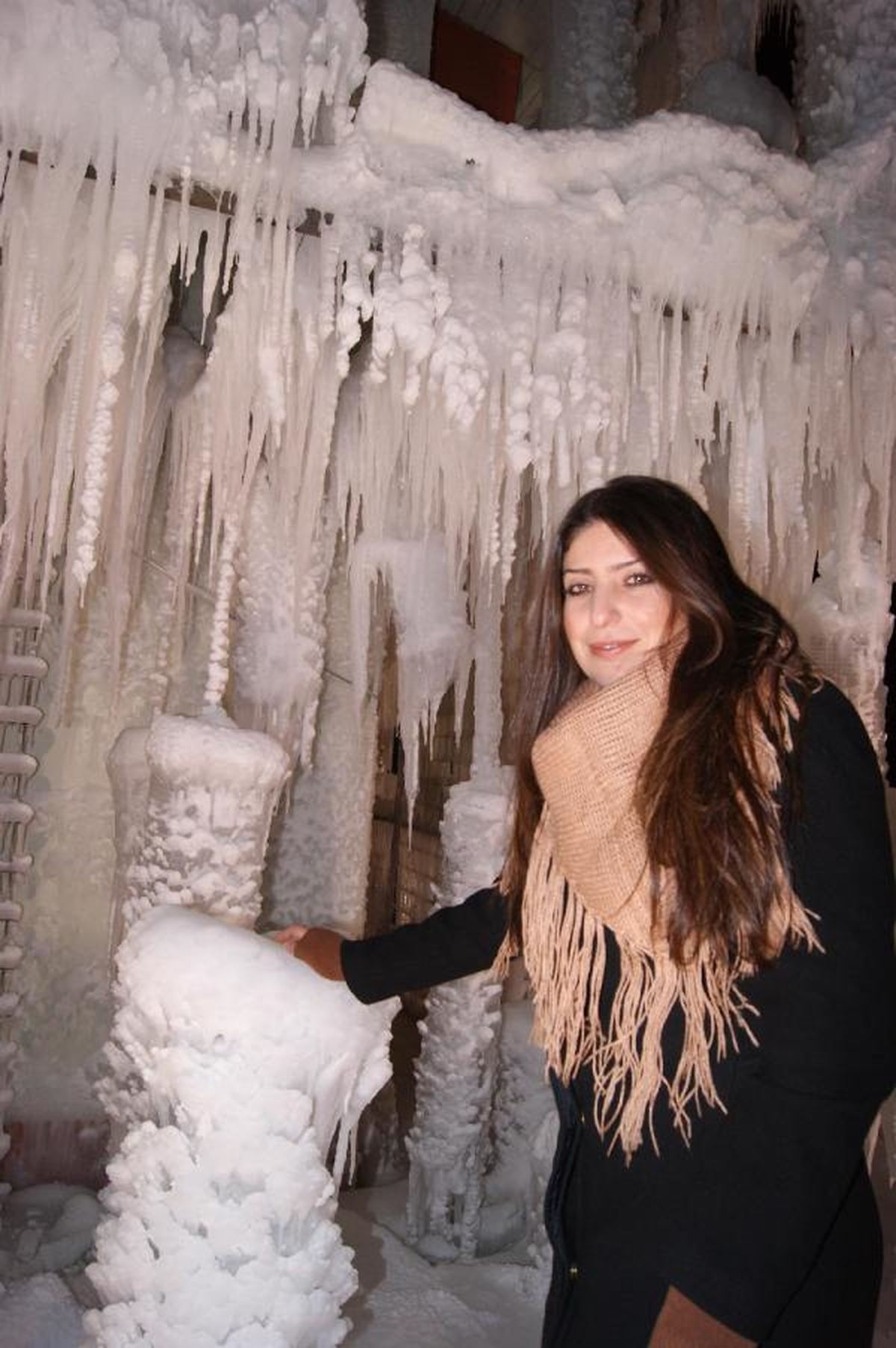 'Damdan Dama Atlarken Donan Kedi' Heykelini Sergiledi