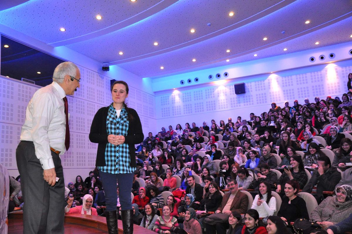 Doğan Cüceloğlu Atatürk Üniversitesi Öğrencileri ile Buluştu