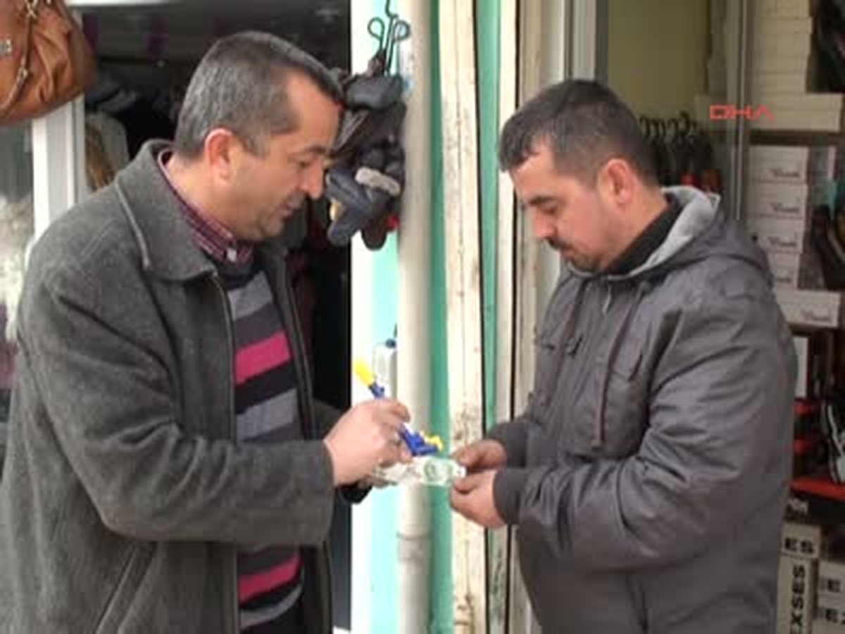 Gediz Esnafına Sahte Para Kontrol Kalemi Dağıtıldı
