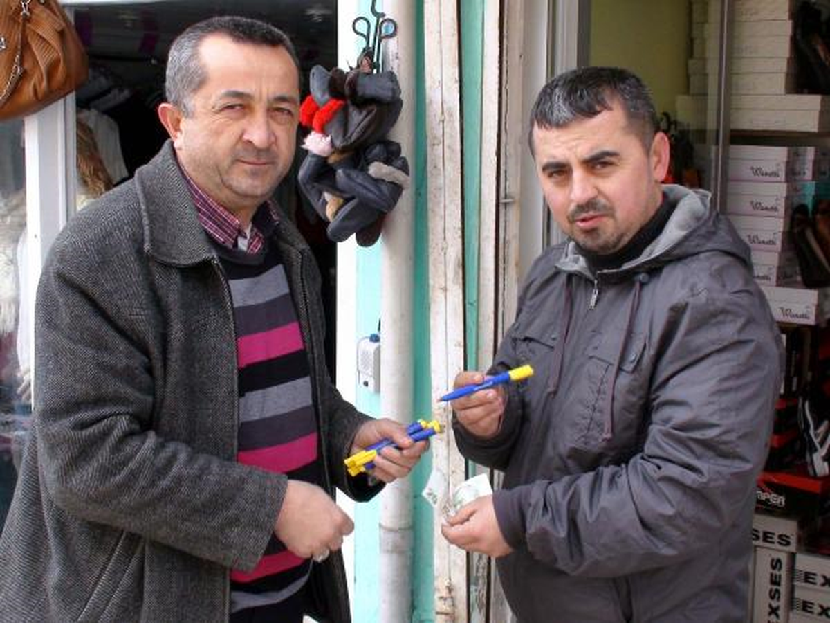 Gediz Esnafına Sahte Para Kontrol Kalemi Dağıtıldı