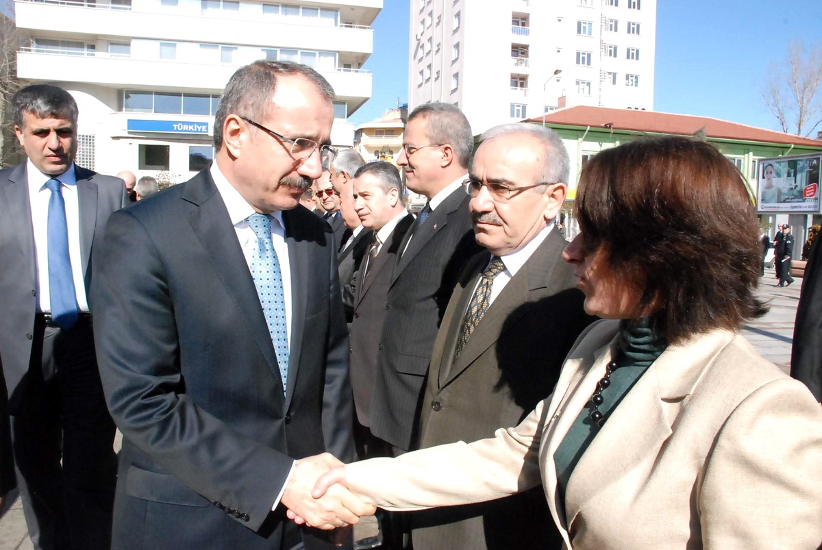\'Gül Ürünlerine Yönelik Meslek Lisesi Açın\'