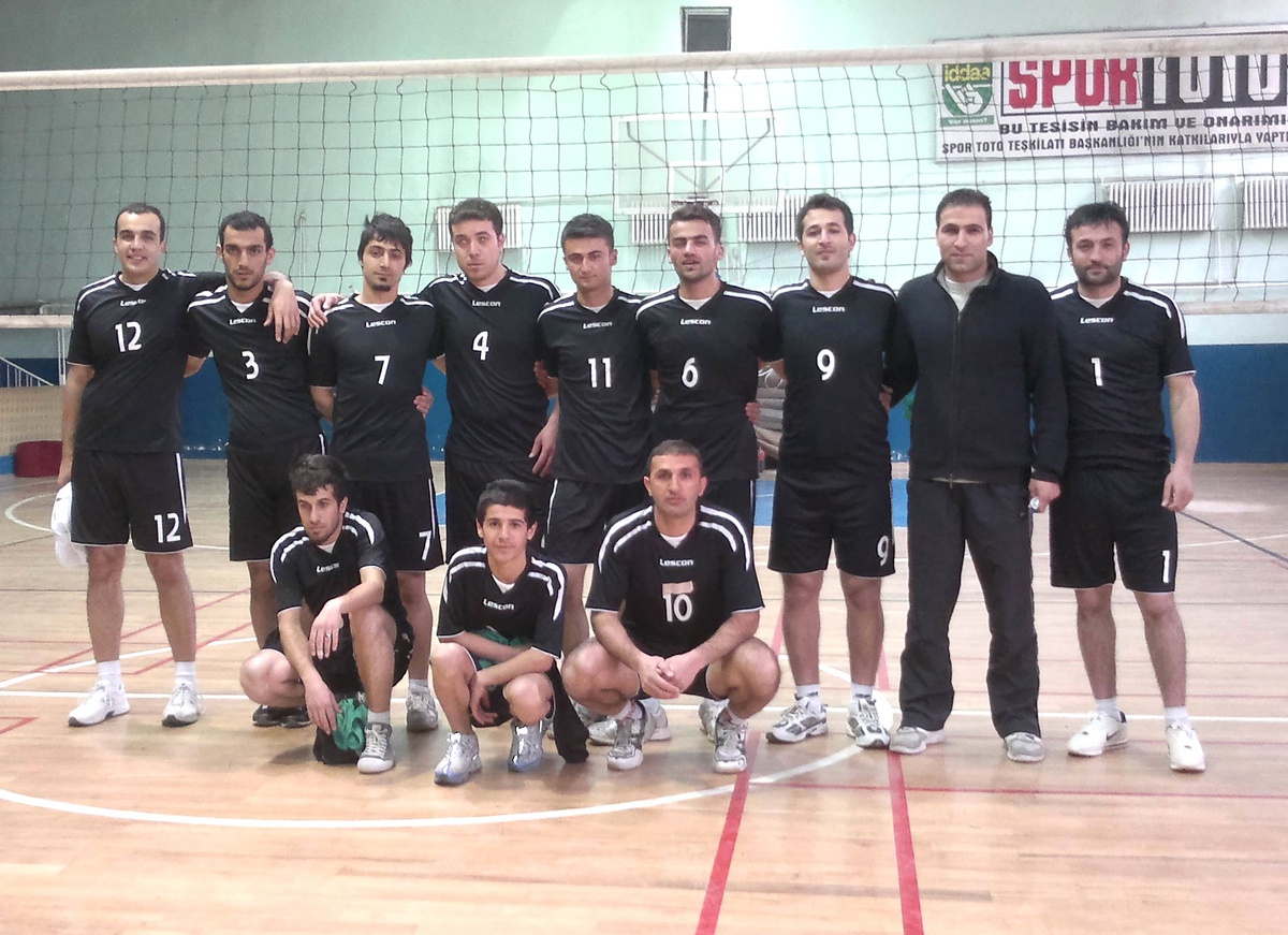 Hakkari Anadolu Lisesi Voleybol Takımı\'nın Büyük Başarısı