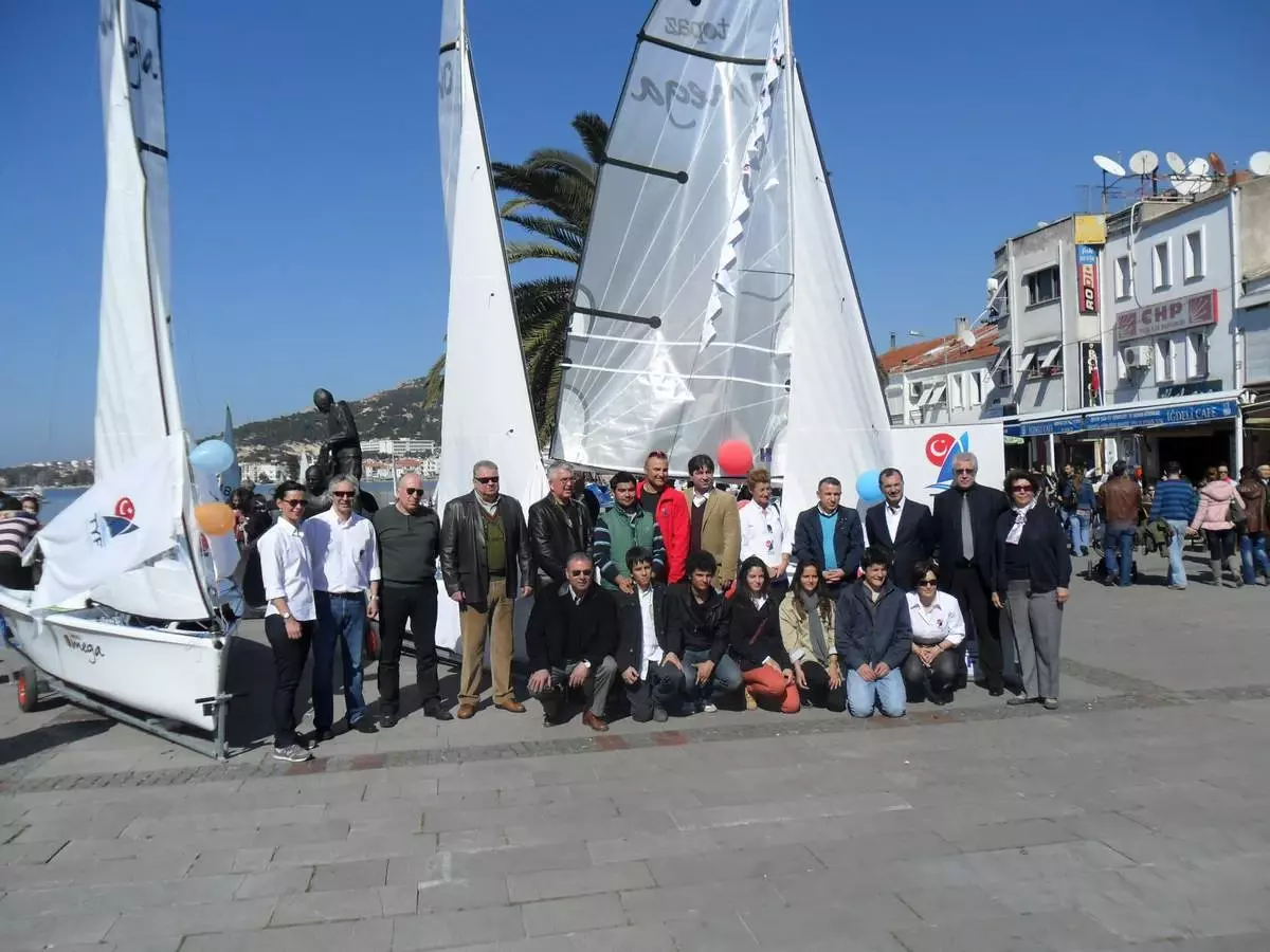 İzmir\'li Yelken Kulüplerine Birer Adet Topper