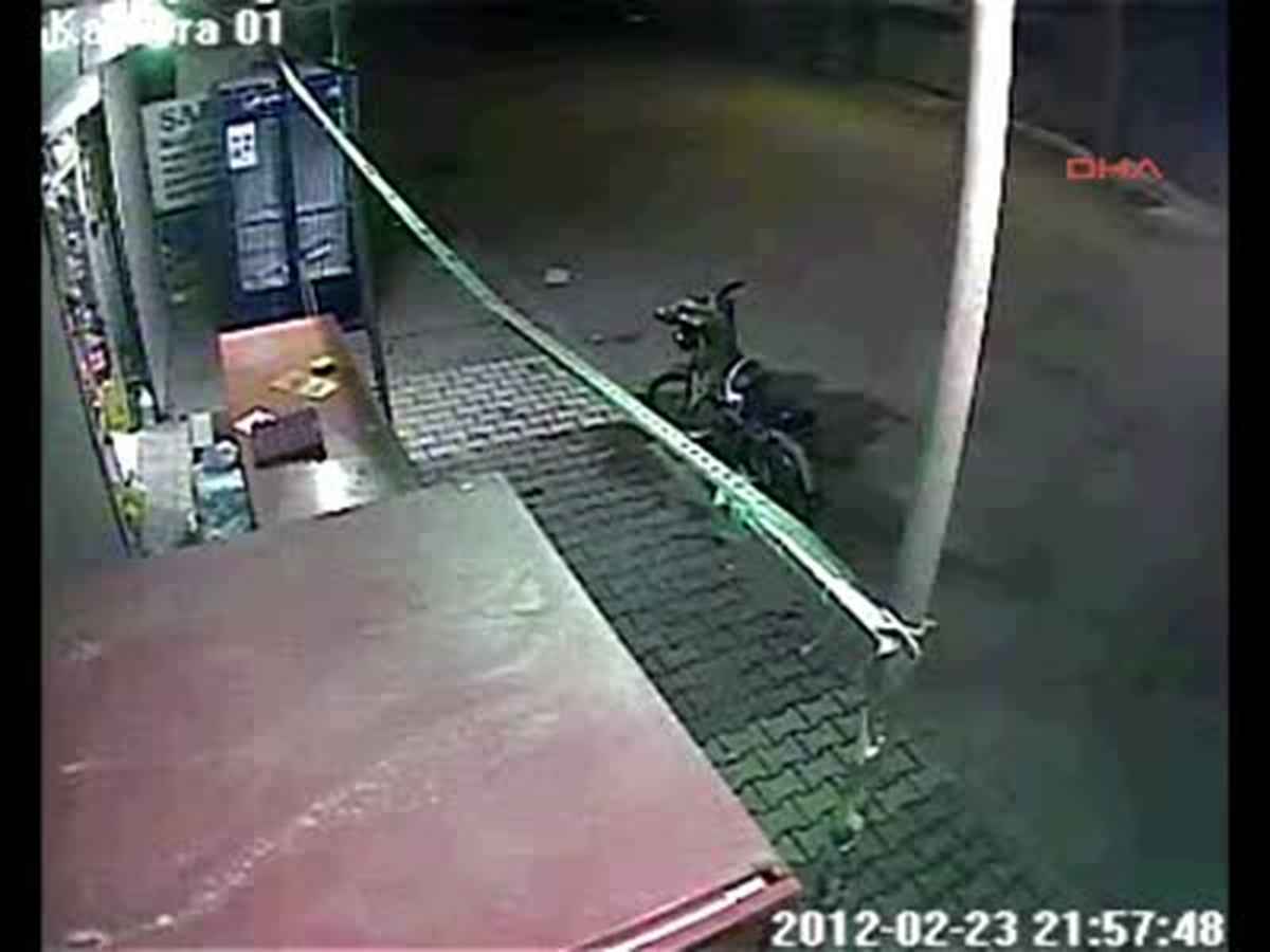 Marketteki Maskeli Saldırgan Güvenlik Kamerasında