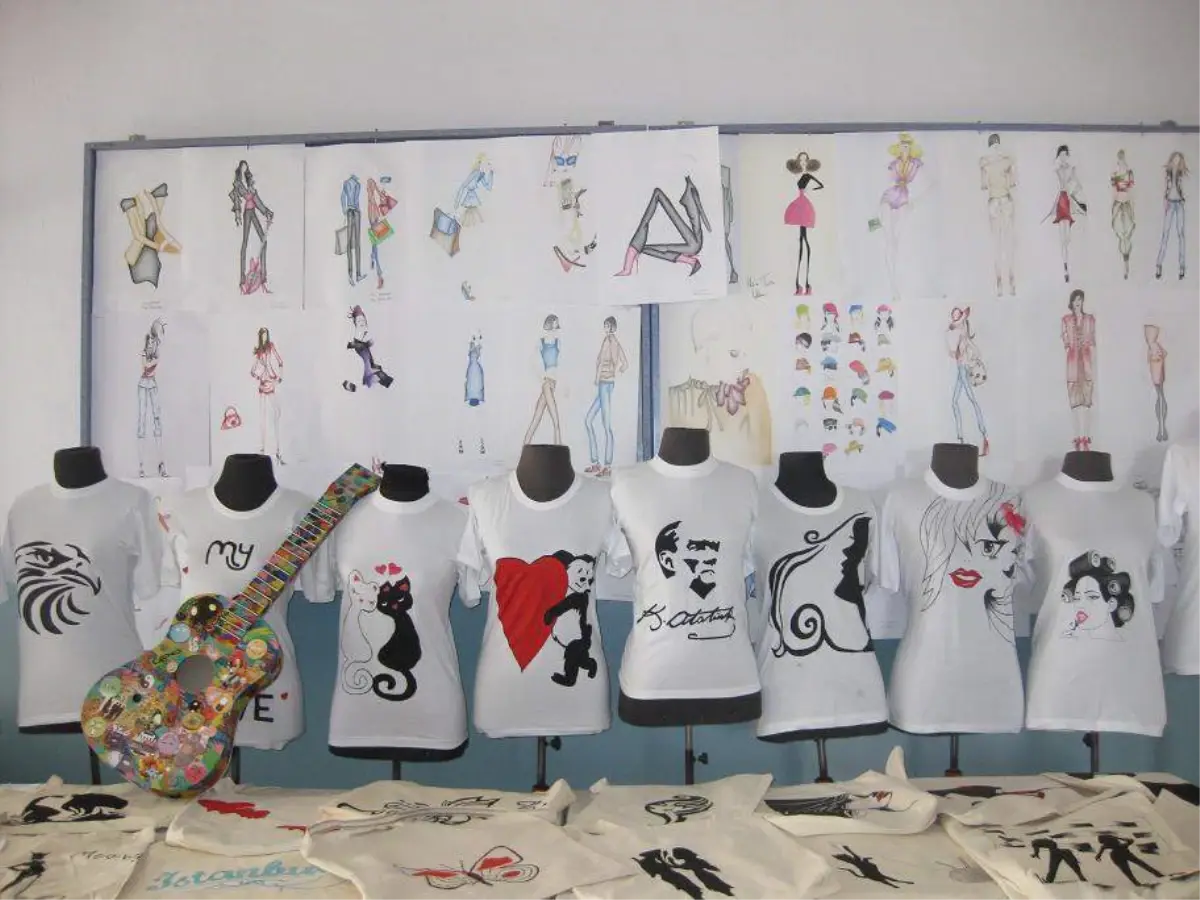 Salihli\'de \'Genç Çizgi 2012\' Sergisi Açıldı