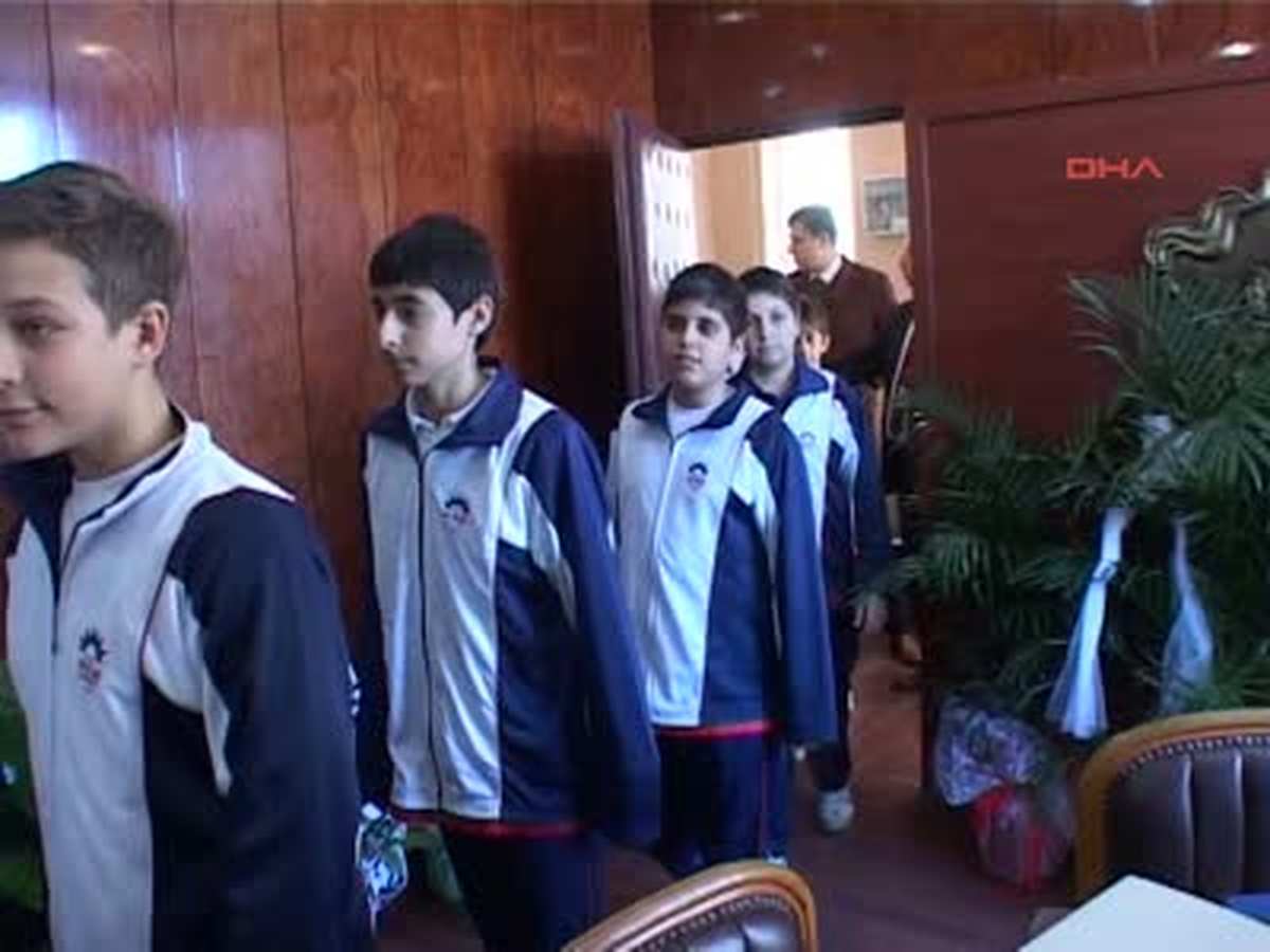 Şampiyonları Kabul Eden Müdür Keleşoğlu, Centilmenlik Çağrısında Bulundu