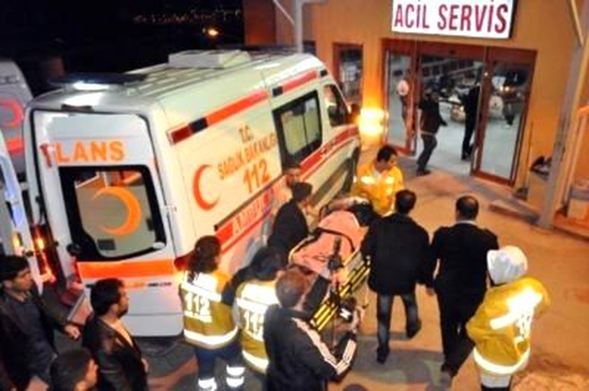 Siirt\'te Trafik Kazası: 1 Ölü, 2 Yaralı