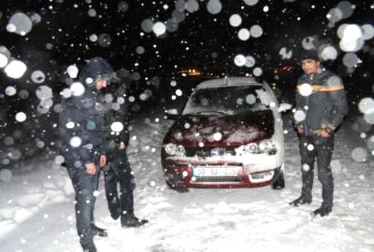 Tokat-Sivas Karayolunda Araçlar Yolda Kaldı
