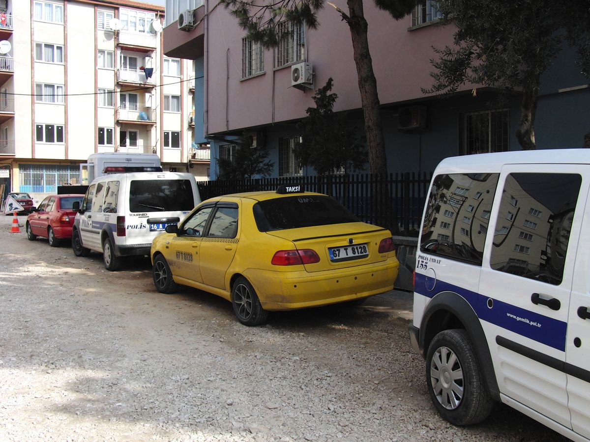 Trafik Kontrolü İçin Durdurulan Takside Uyuşuturucu Haplar Ele Geçirildi