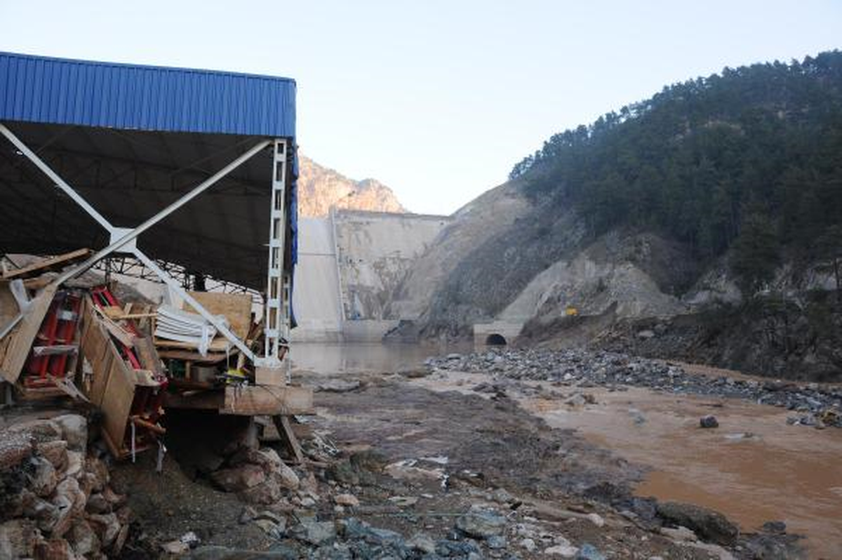 Tünel Kapağı Patlayan Barajda Kaybolan 1 İşçinin Cesedi Bulundu