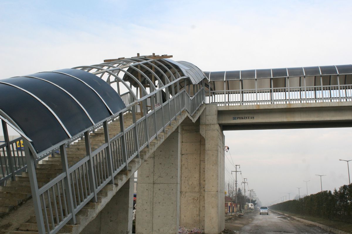 Üst Geçidin Üstü Kapandı
