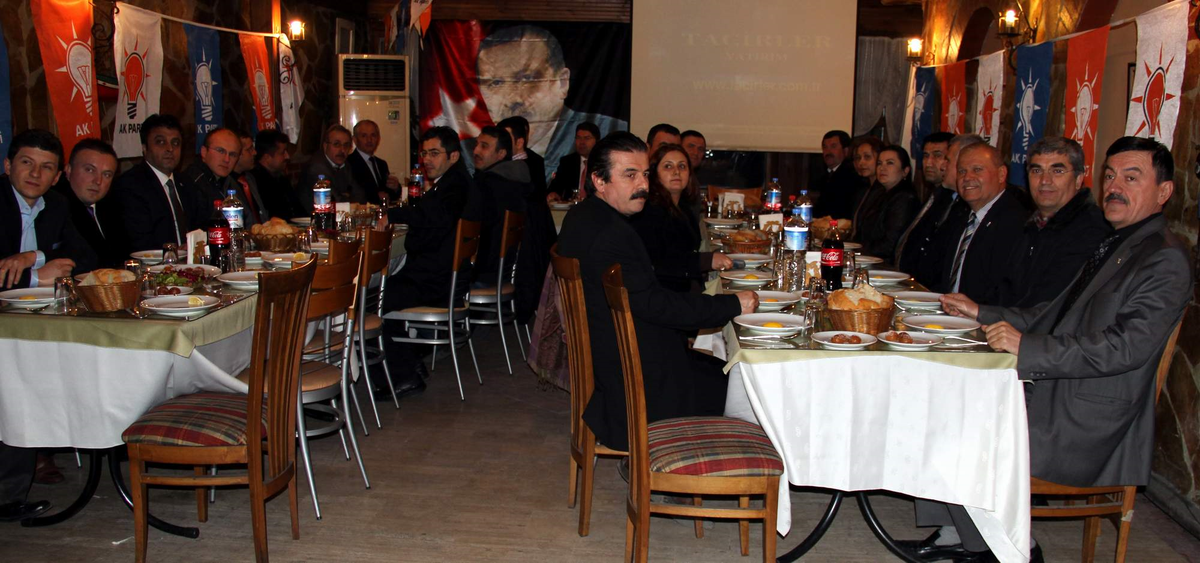 AK Parti Dayanışma Yemeği Düzenledi