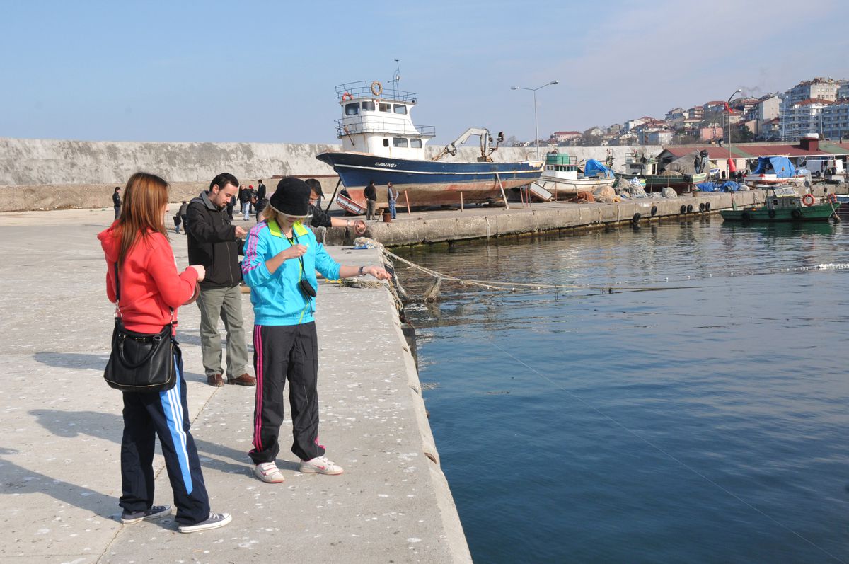 Akçakoca\'da Güneçli Hava İnsanları Sokağa Döktü
