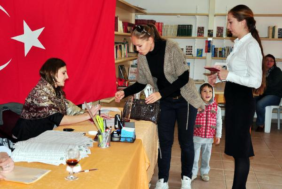 Alanya\'daki Ruslar, Devlet Başkanlığı Seçimi İçin Oy Kullandı