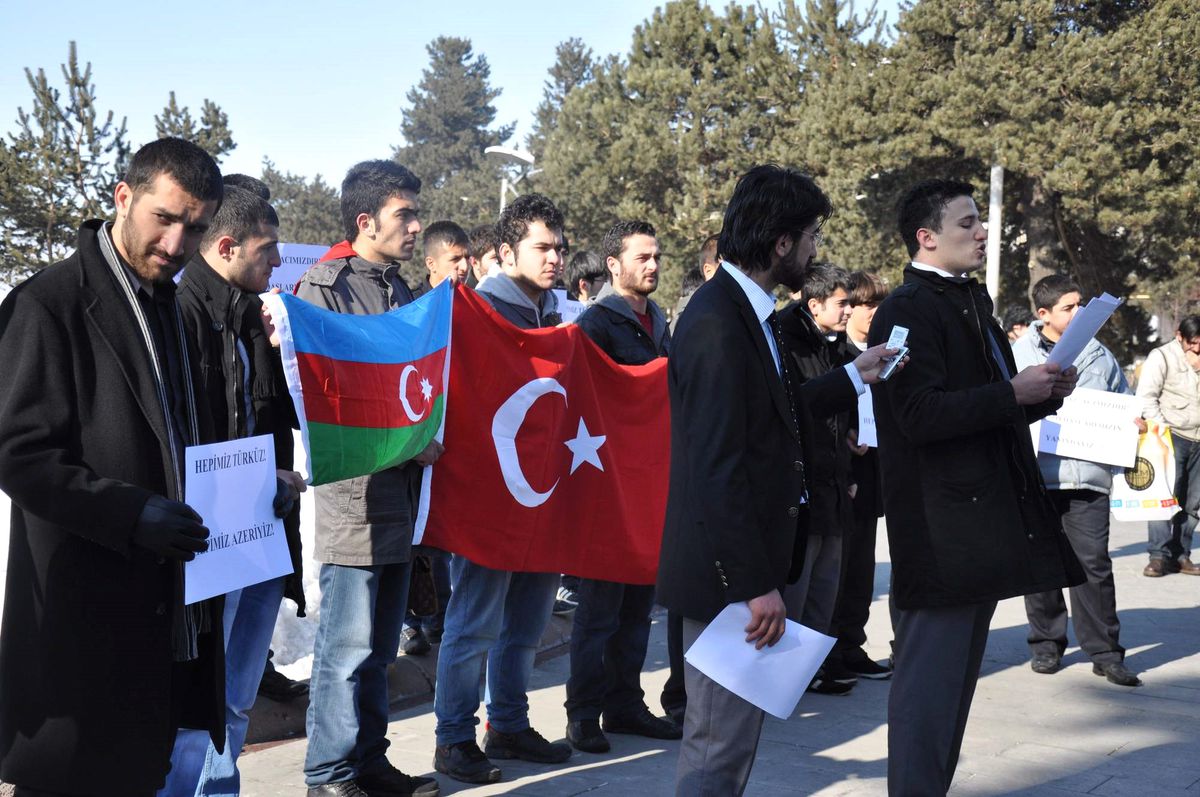 Atatürk Üniversitesi Öğrencileri Hocalı Katliamını Protesto Etti