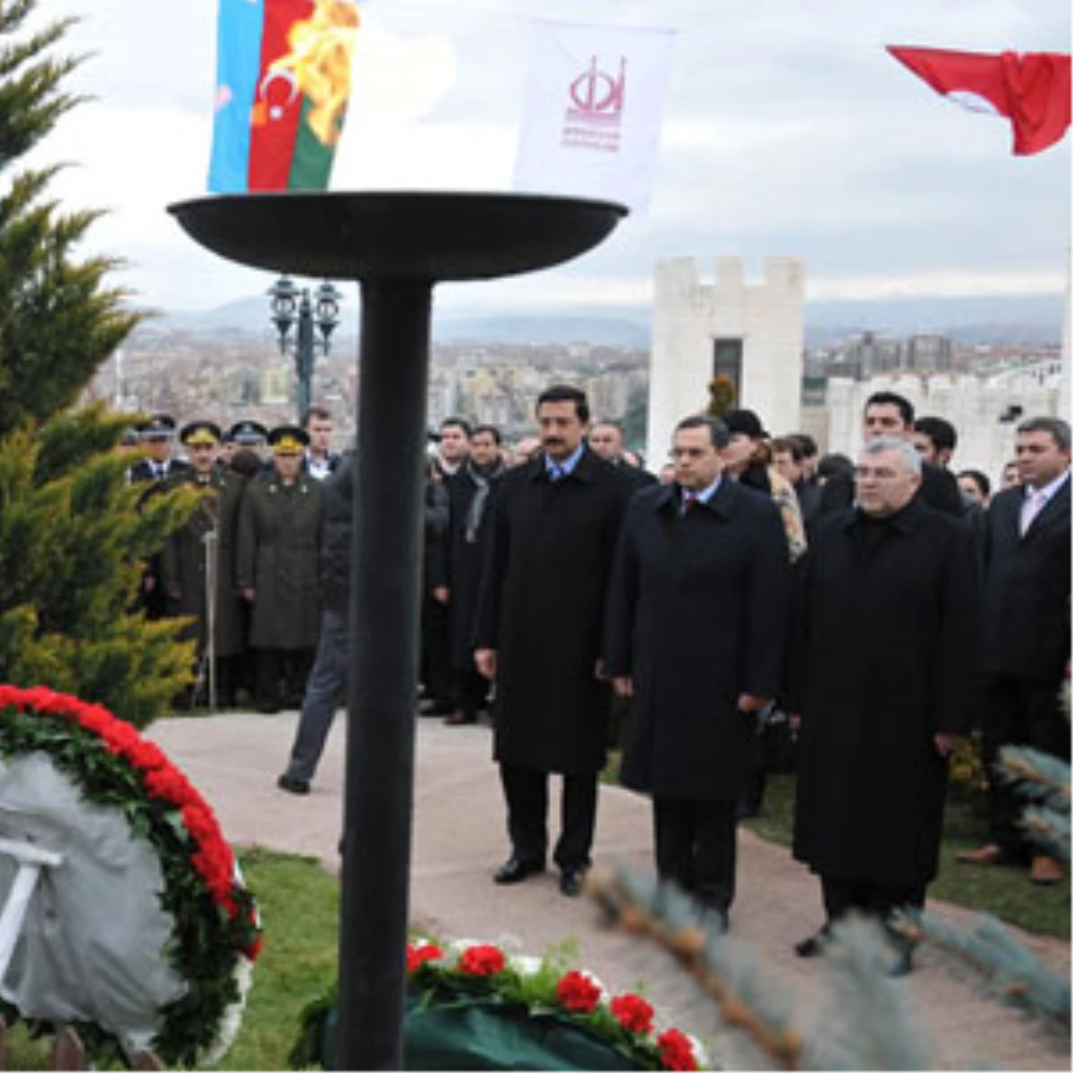 Azerbaycan Vatandaşları Hocalı Abidesi\'ni Ziyaret Ediyor