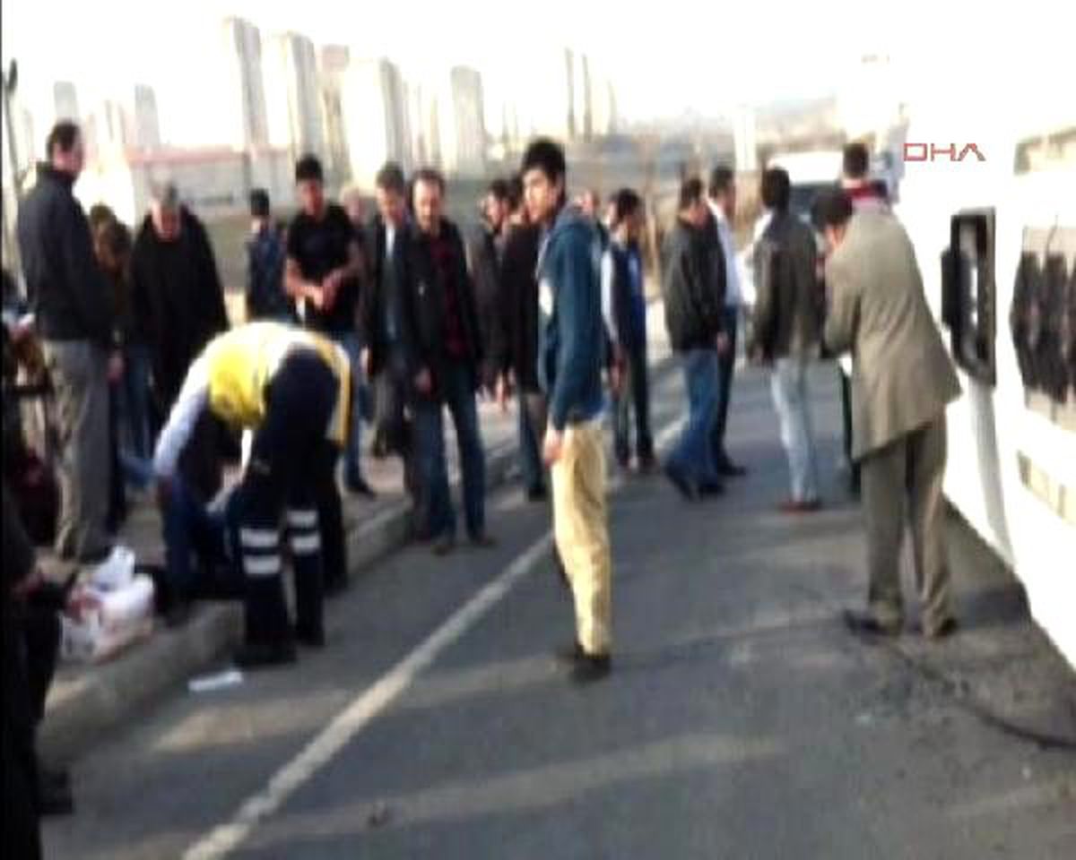 Başakşehir\'de Servis Midibüsü Takla Attı: 15 Yaralı