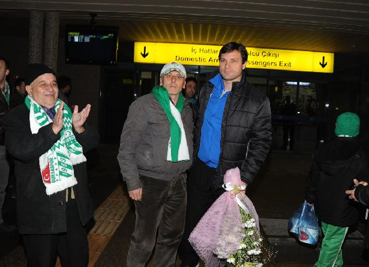 Bursaspor Meşalelerle Karşılandı
