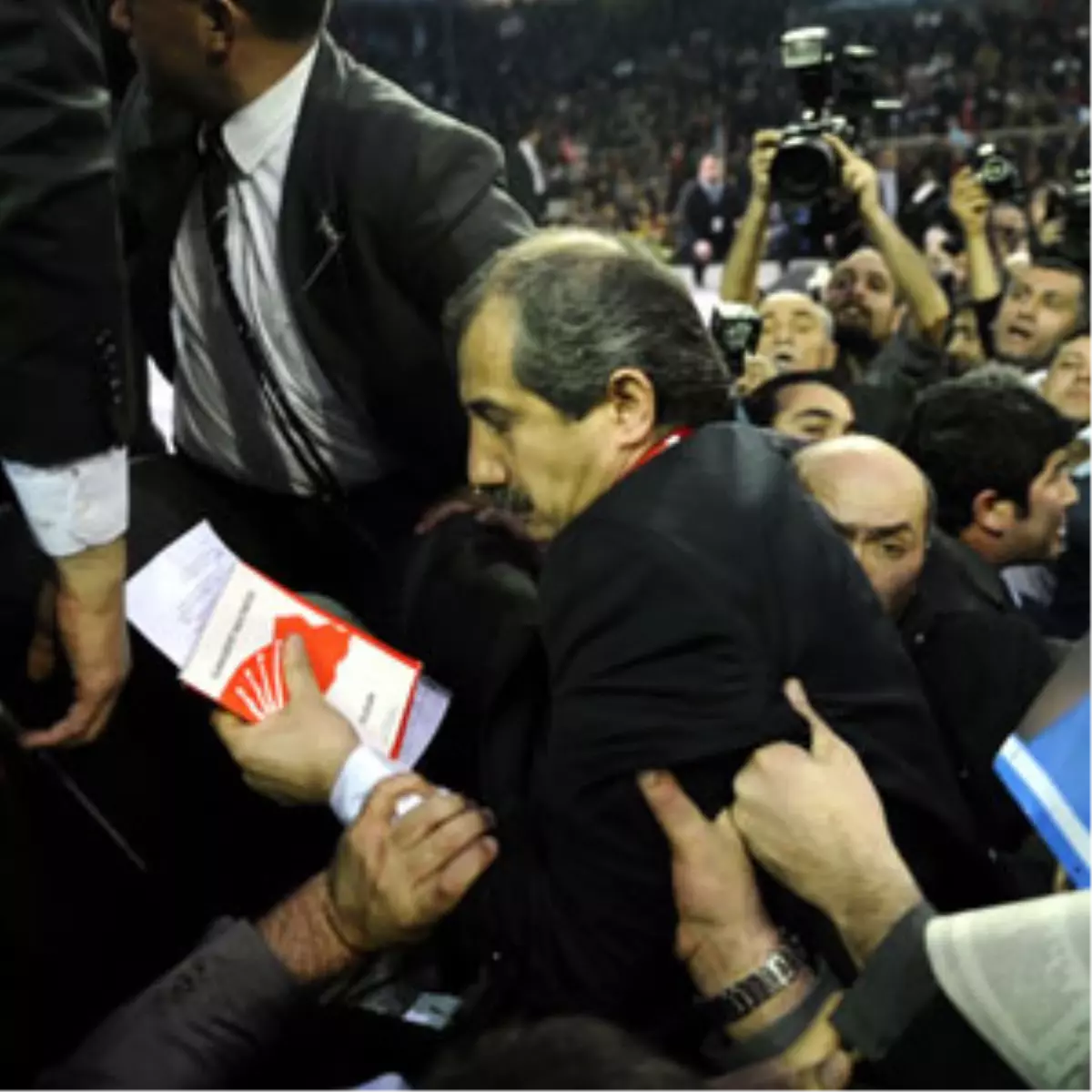 CHP\'de Olaylı Kurultay