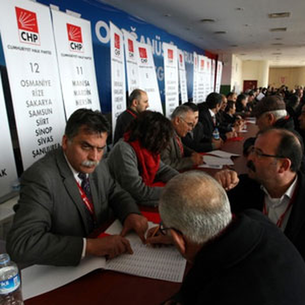 Chp\'nin Yeni Tüzüğü Kabul Edildi