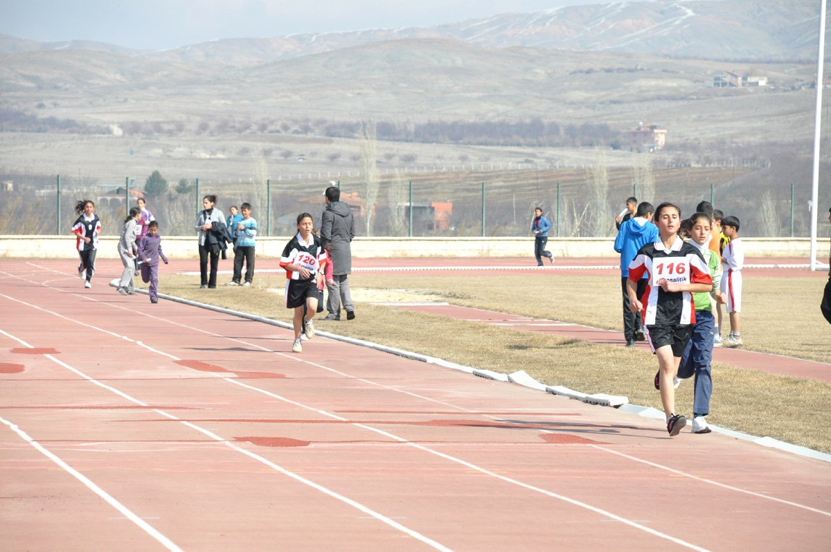 Doğu'nun Yıldızları Atletizm İl Birinciliği Yarışmaları Yapıldı