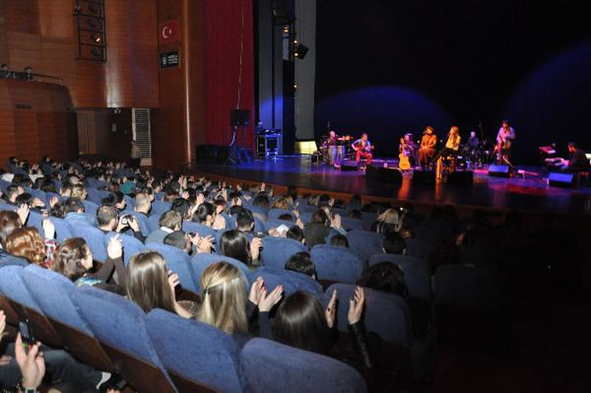 Halil Sezai, Bursa'da Hayranlarıyla Buluştu