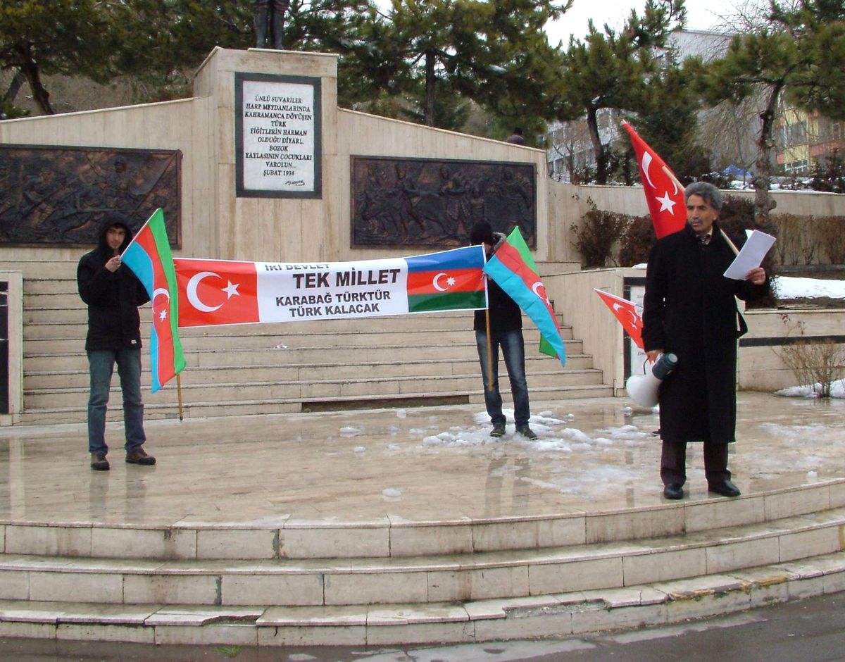 Hocalı Katliamının 20. Yıl Dönümüne Yozgat\'ta Ermeniler Protesto Edildi