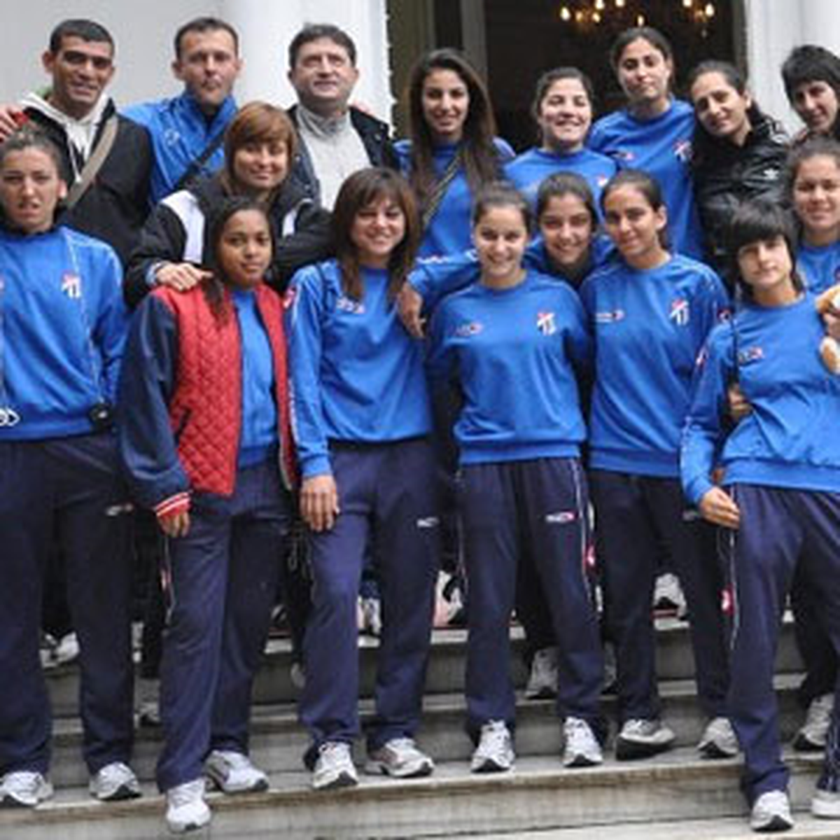 Kadın Futbolculardan Başbakan\'a Ziyaret