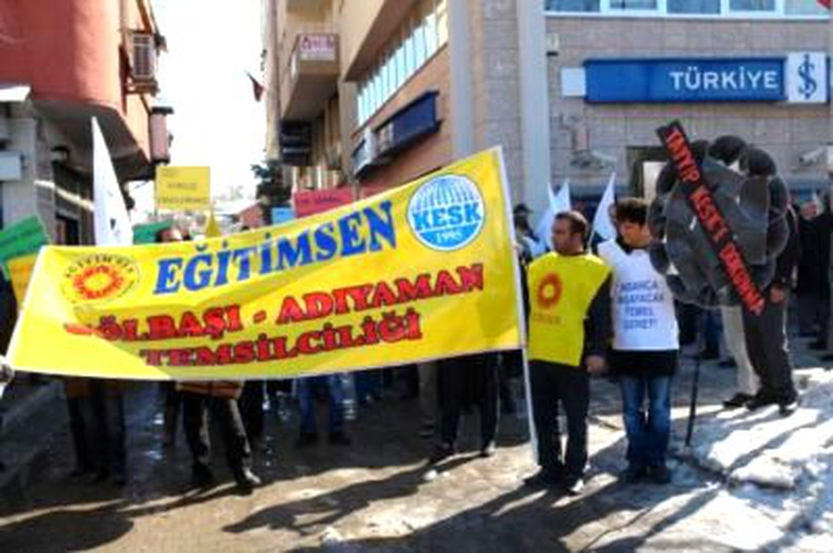 Kesk Üyelerinden AK Parti'ye Siyah Çelenk