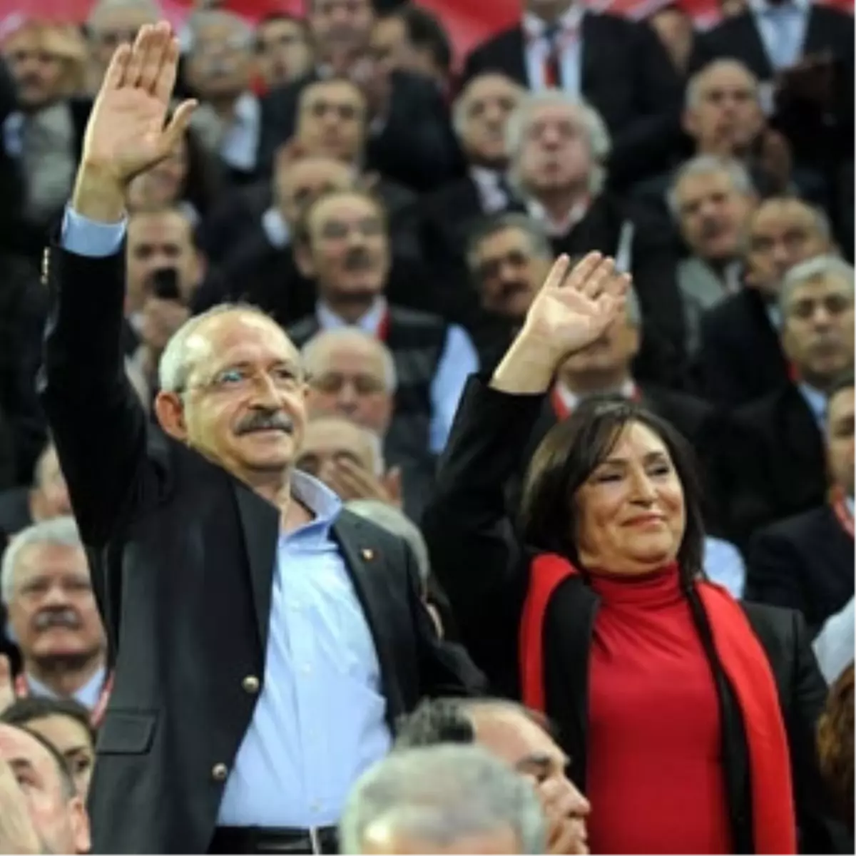 Kılıçdaroğlu Eşi Selvi Kılıçdaroğlu ile Birlikte Salonu Selamladı
