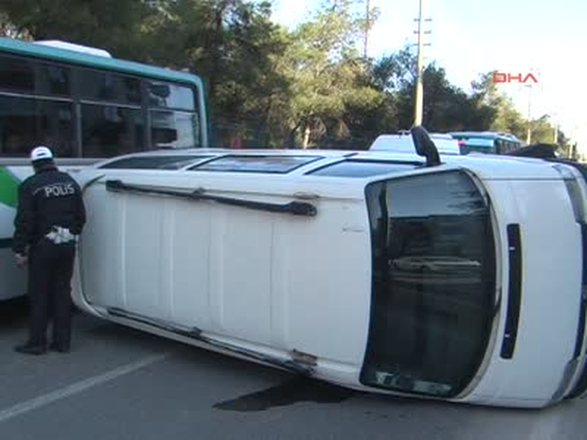 Minibüs Devrildi: 1 Yaralı