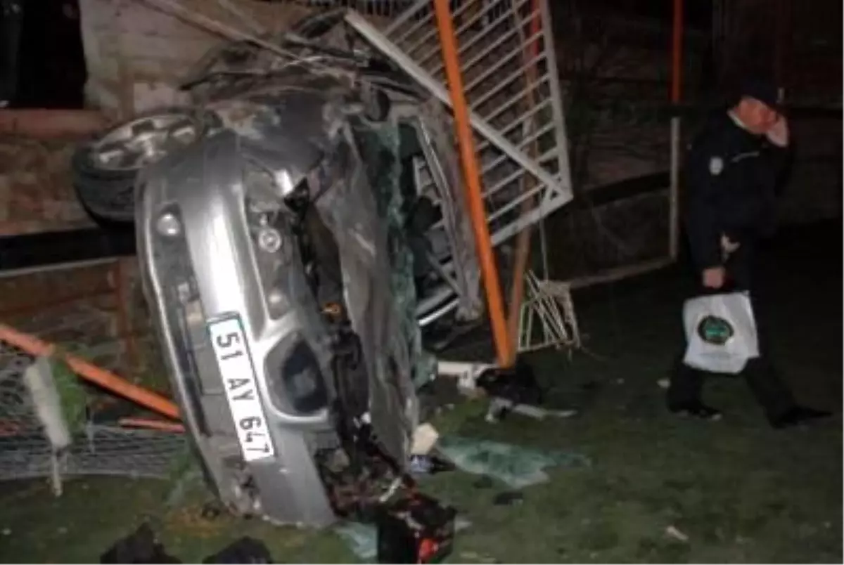 Niğde'de Otomobil Takla Attıı