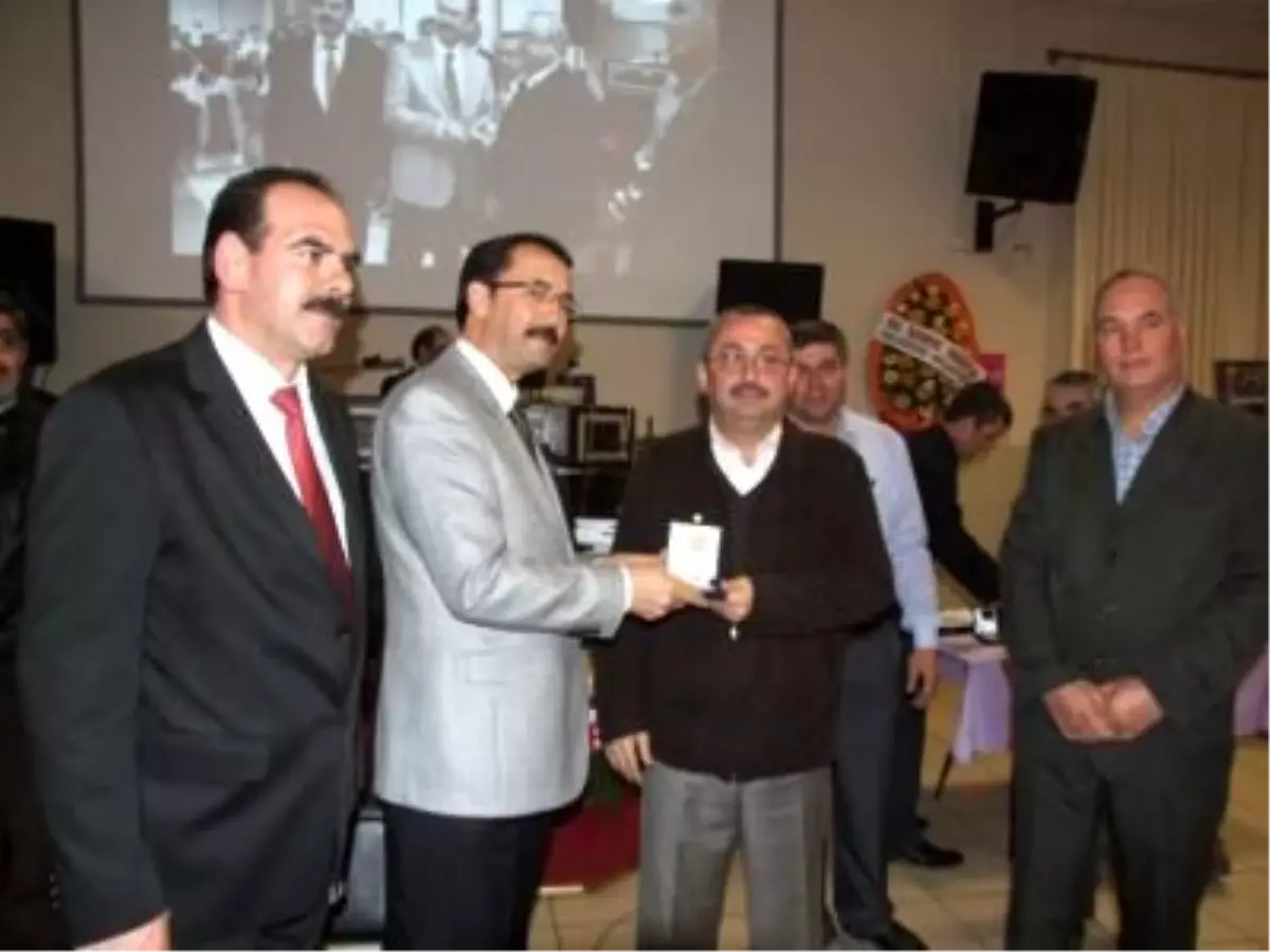 Petrol İş Sendikası, Emekli Olan 45 İşçiye Veda Yemeği Düzenledi