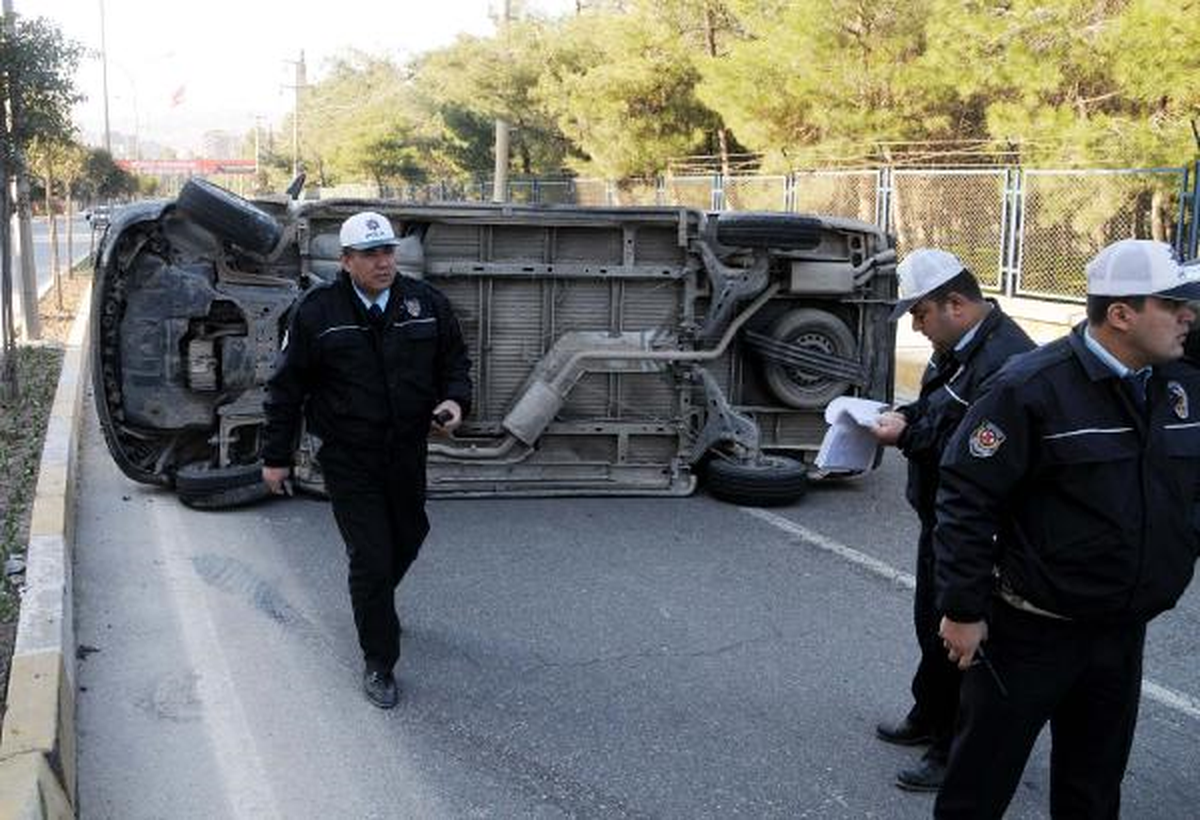 Şanlıurfa\'da Minibüs Devrildi: Sürücü Yaralandı