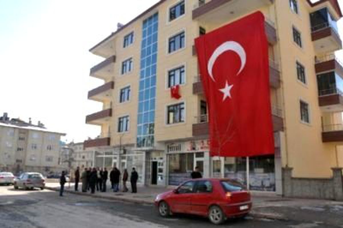 Şehit Evine Ziyaretçi Akını Devam Ediyor