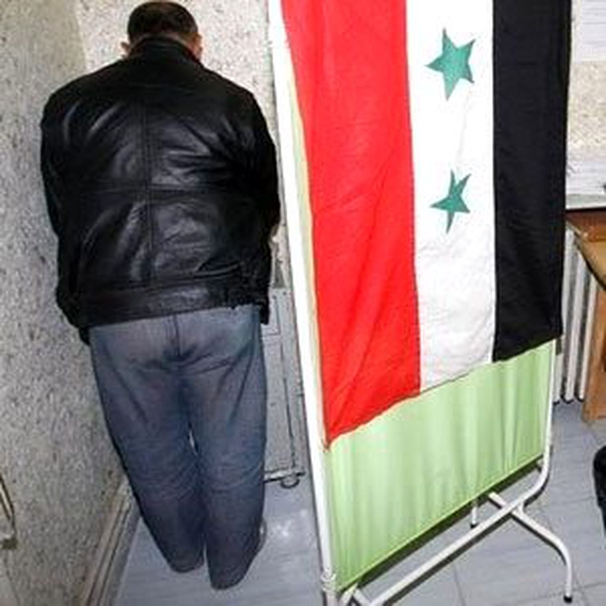Suriye'de Anayasa Referandumu Çatışmalara Rağmen Yapılıyor