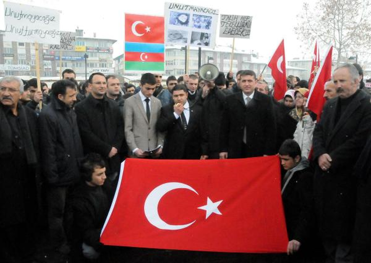 Ülkü Ocakları\'ndan Hocalı Katliamı Tepkisi