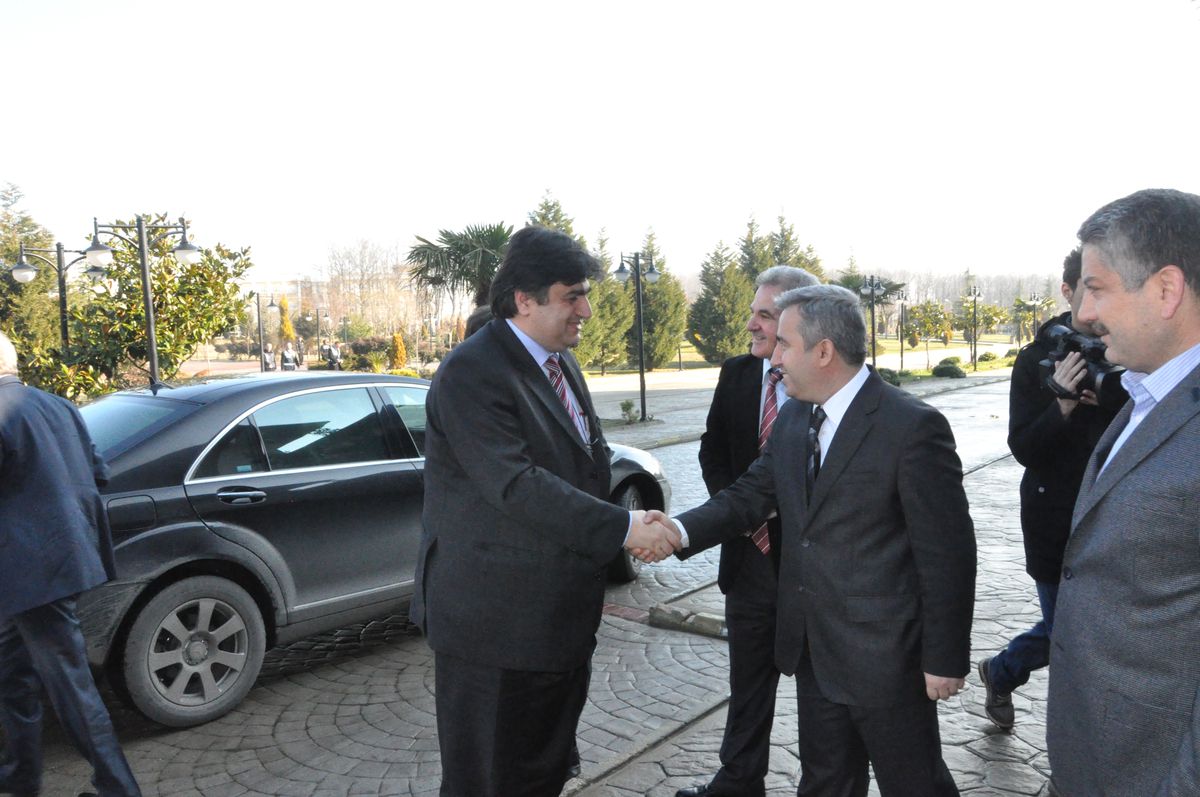 YÖK Başkanı Çetinsaya Sakarya\'da