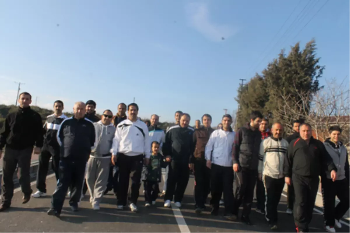 AK Gençlerle Yürüdüler