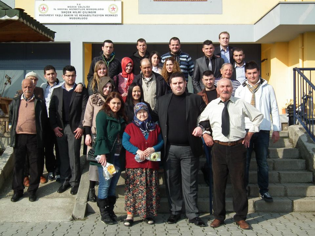 AK Parti Düzce Gençlik Kollarından Anlamlı Ziyaret