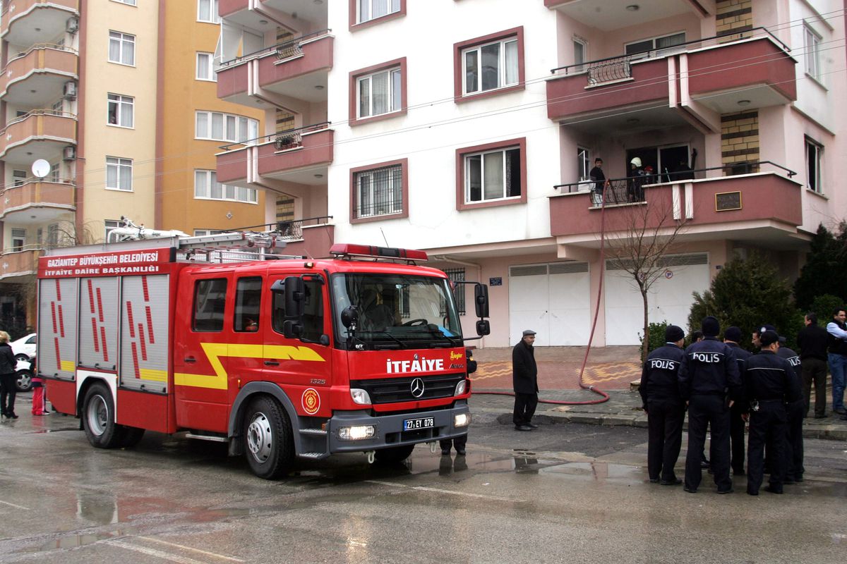 Apartmanda Çıkan Yangın Korkuttu