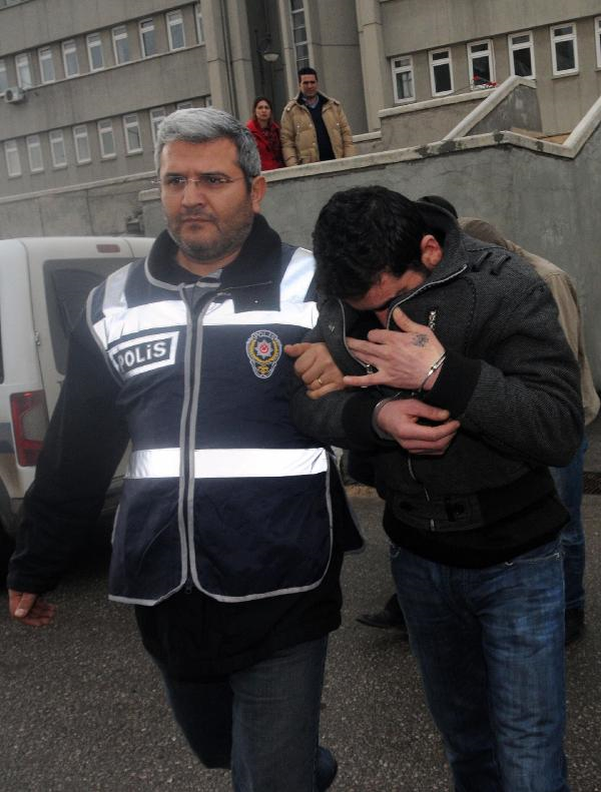 Ayrılmayan Sevgilisini, Eski Kocasına Telle Boğdurttu