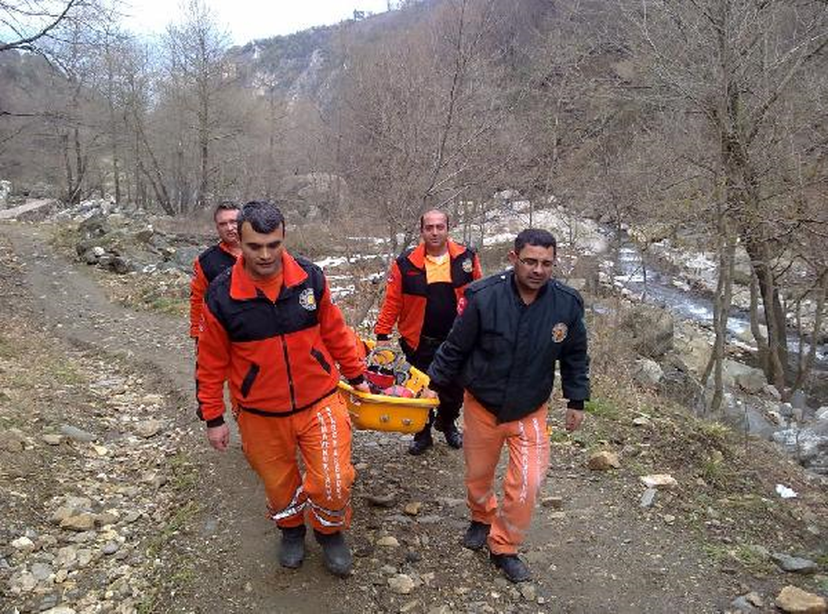 Doğa Yürüyüşünde Ayağı Kırılan Genci Sivil Savunma Ekipleri Kurtardı