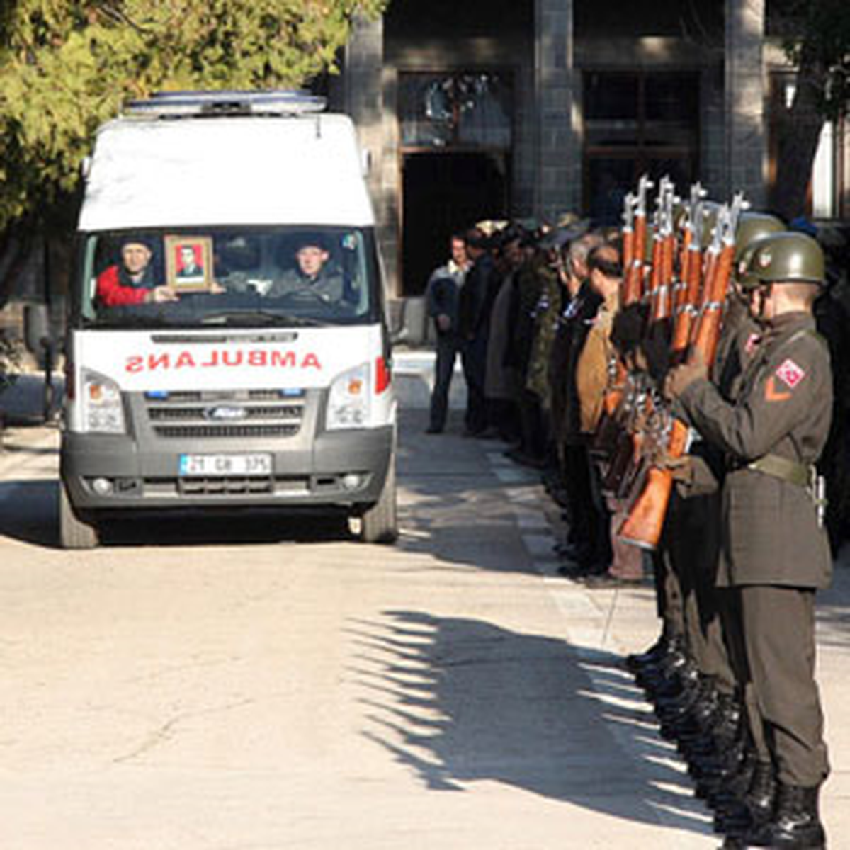 Elazığ Şehidine Ağladı